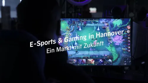 Collage mit dem Text "E-Sports & Gaming in Hannover Ein wachsender Markt mit Zukunft" darauf
