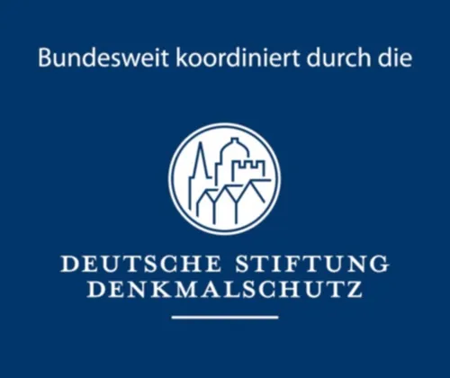 Blaues Logo mit dem weißen Text Bundesweit koordiniert durch die Deutsche Stiftung Denkmalschutz