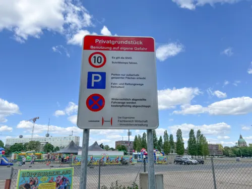 Ein Parkschild.