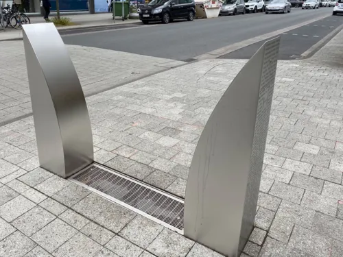 Trinkwasserspender in der Karmarschstraße nahe Platz der Weltausstellung