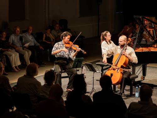 Das Avin Trio spielt beim Sommerfestival 2026 in der Orangerie Herrenhausen
