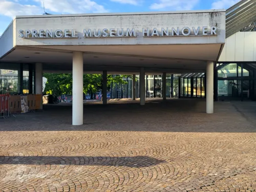 Ein Gebäude von außen.
