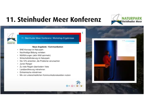 Bildcollage eines Videostreams: Ergebnisse von Workshops werden auf einer B&uuml;hne vorgestellt (kleines Bild rechts), links werden die Ergebnisse als Text pr&auml;sentiert.