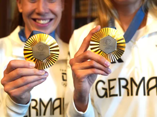 Die 3x3-Olympiasiegerinnen Sonja Greinacher und Svenja Brunckhorst