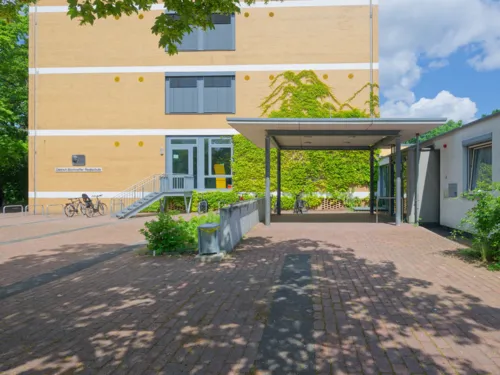 Foto der weiterführenden Schule Dietrich-Bonhoeffer-Realschule