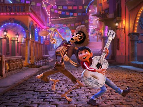 Animation: ein Skelett in Cowboy-Kleidung und ein Kind tanzen auf einer Straße. Das Kind spielt Gitarre