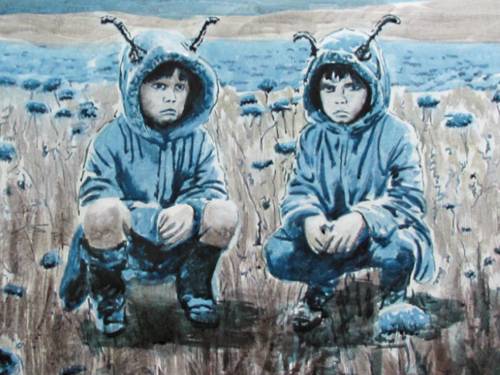 Gemälde mit zwei Jungs, die im Feld sitzen und Hoodies mit Fühlern tragen