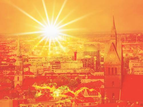 Ein Bild von Hannover, das in orangefarbenes Licht gefärbt wurde.