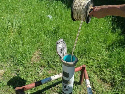 Ein Gerät zur Messung des Grundwassers.