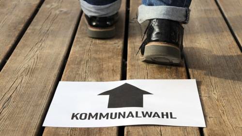 Auf dem Bild ist ein Pfeil zu sehen unter dem Kommunalwahl steht