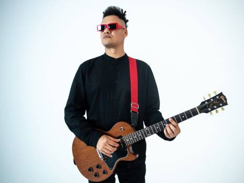 Mann mit Gitarre