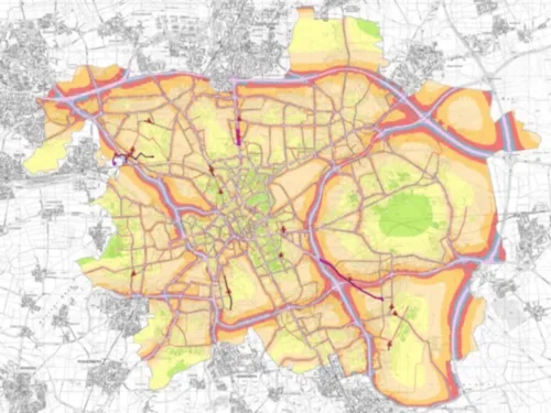 Ausschnitt einer Karte, in der die Fl&auml;che der Stadt Hannover in gr&uuml;nen, gelben und roten Zonen dargestellt ist, dadurch laufen blaue und lila Linien.