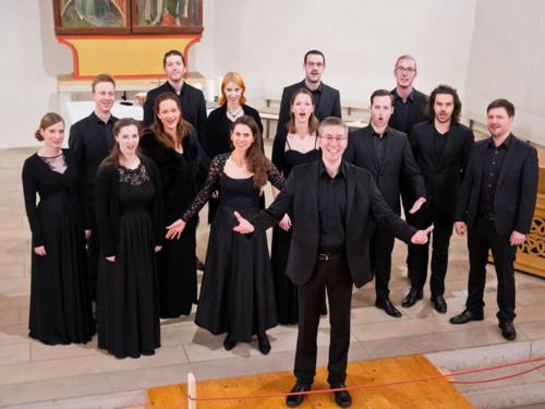 Die sechs Sängerinnen und sieben Sänger des Vokalwerk Hannover mit Chorleiter.