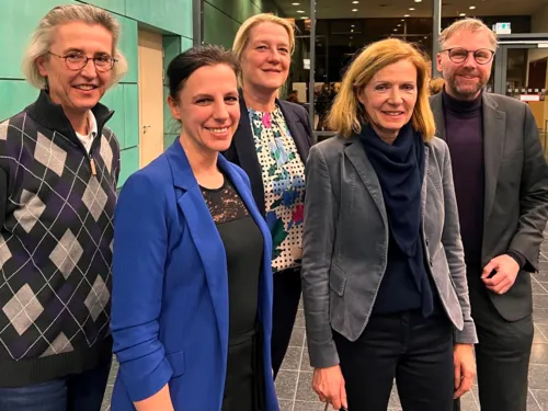 Fünf Personen, die sich mit der OAE-Studie befasst haben