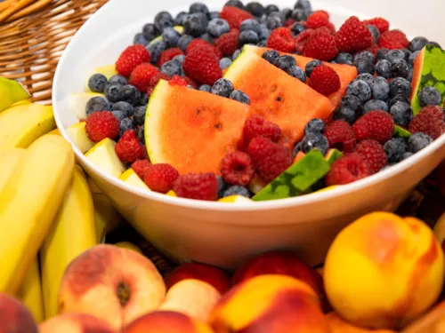Trauben, Brombeeren, Erdbeeren, Äpfel, Orangen, Melone, Zitronen, Kiwi, Birnen, Mandarinen