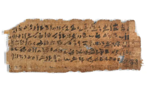 Papyrus mit ägyptischen Schriftzeichen