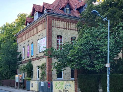 Ein Gebäude von außen.