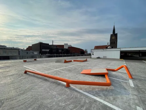 Oberfläche eines Parkdecks.