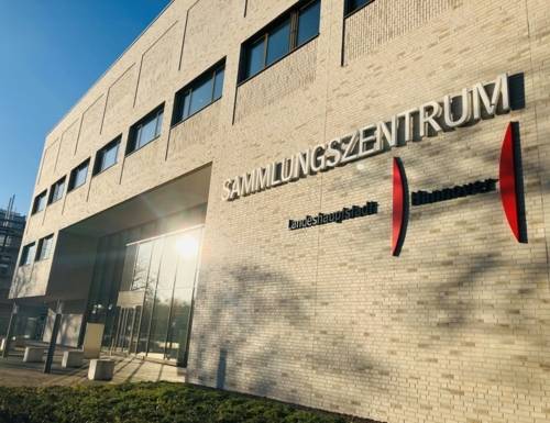 Das Stadtarchiv Hannover befindet sich in der Vahrenwalder Straße 321, 30179 Hannover