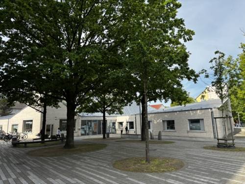 Auf dem Bild ist das Stadtteilzentrum Stöcken zu sehen