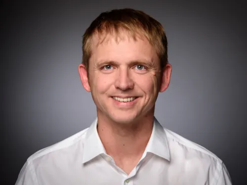 Dr. Stefan Huck