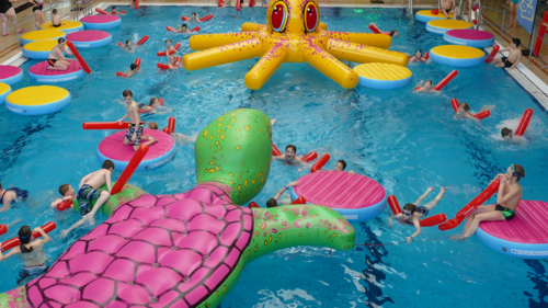 Großspielgeräte im Hallenbad