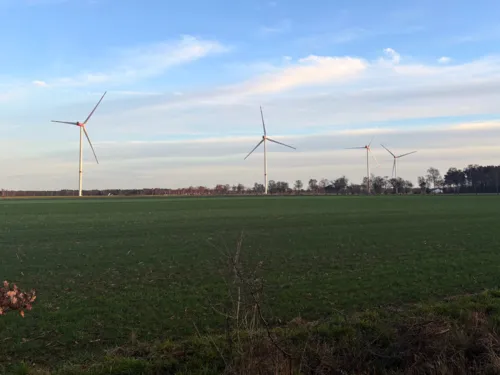 Vier Windkrafträder