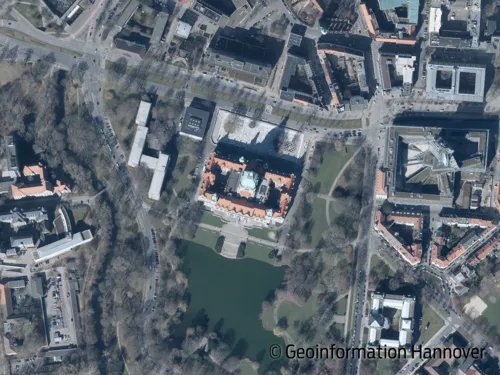 Ein digitales Orthofoto zeigt das Neue Rathaus.