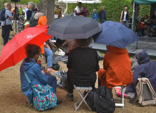 Regenschirme beim Kleinen Fest
