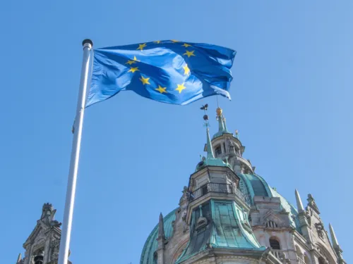 Europa-Flagge vor dem Neuen Rathaus