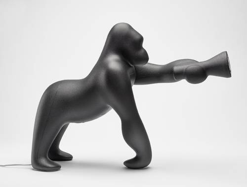 Bodenleuchte Kong, Kunststoff (Polyethylen, Polypropylen; recycelbar), Entwurf: Stefano Giovannoni (*1954), Herst.: Qeeboo, Mailand, Italien