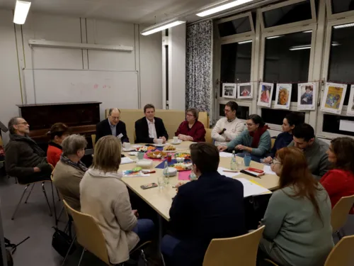 Auftakttreffen zur Gründung der AG Demokratie mit Mitgliedern des Präventionsrates und interessierten Einwohner*innen.