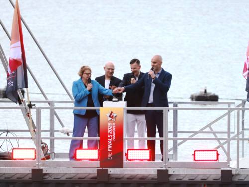 Auf Los geht's los! Mit dem symbolischen Buzzer-Start wurden die Finals 2026 in Hannover offiziell eröffnet. v.l.n.r.: Daniela Behrens (Niedersachsens Innen- und Sportministerin), Jens Palandt (Erster Regionsrat der Region Hannover), André Lawiszus (Veranstalter des Maschseefestes und Geschäftsführer der HVG) sowie Belit Onay (Oberbürgermeister Hannover)