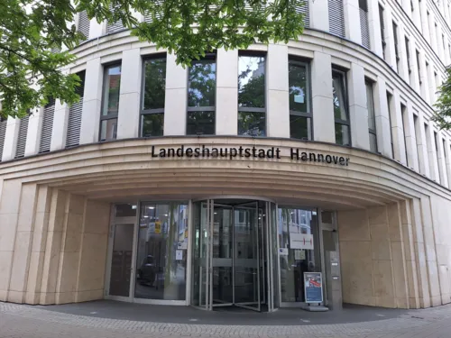 Eingangsbereich des Kommunalen Seniorenservice Hannover an der Ecke Osterstr./Röselerstr.