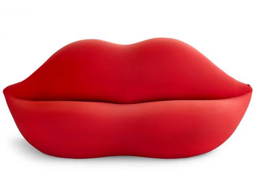 Sofa „Bocca“ (geformt wie ein Mund mit roten Lippen), Entwurf: Studio 65, 1971, Hersteller: Gufram, Barolo /Italien
Foto: Museum August Kestner, Hannover, Fotograf: Christian Tepper