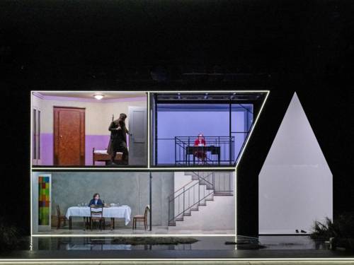 Die Kulisse des Bühnenstücks Heimsuchung im Schauspielhaus Hannover.