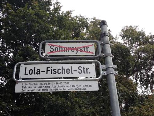 Umbenennung der Sohnreystraße in Lola-Fischel-Straße, 2016