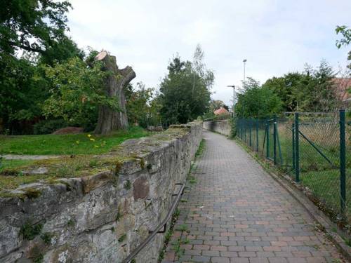 Hermannshof /Fußgänger-Passagen im Dorf Völksen