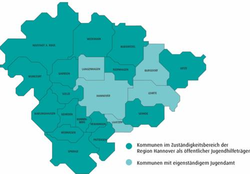 Karte der Region Hannover, die 21 Kommunen sind in zwei verschiedenen Grüntönen dargestellt – je nachdem, ob sie ein eigenes Jugendamt haben oder ob die Region Hannover die Aufgaben der Jugendhilfe übernommen hat.