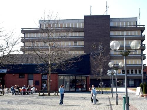 Rathaus der Stadt Sehnde - mehrgeschossiges Gebäude mit Flachdach