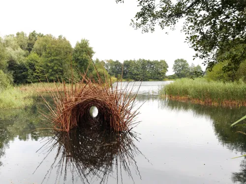 Landschaftskunst in einem Fluss