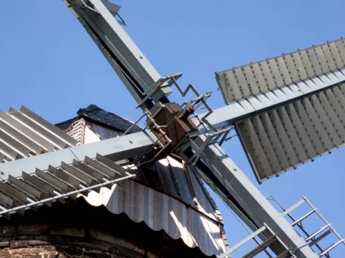 Im Flügelkreuz laufen die Flügel der Windmühle in Wichtringhausen zusammen.