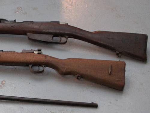 drei ältere Gewehre