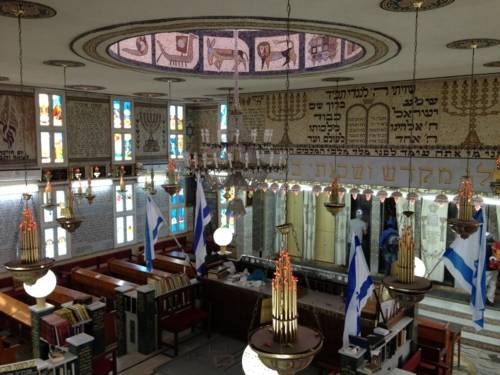 Im Inneren der Synagoge von Akko