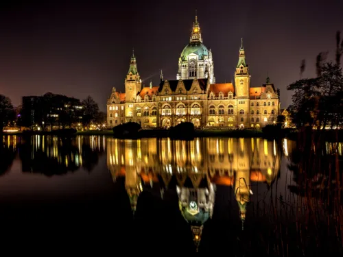 Neues Rathaus bei Nacht