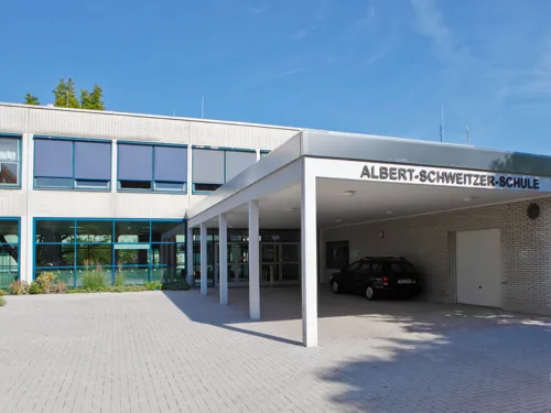 Überdachter Eingang zur Albert-Schweitzer-Schule