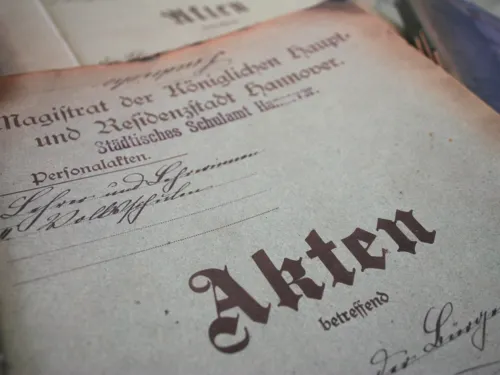 Zu den Beständen des Stadtarchivs zählen mehrere 100.000 Akten.