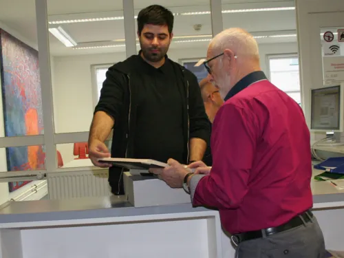 Die bestellten Akten werden im Lesesaal für die Besucher*innen bereitgestellt.