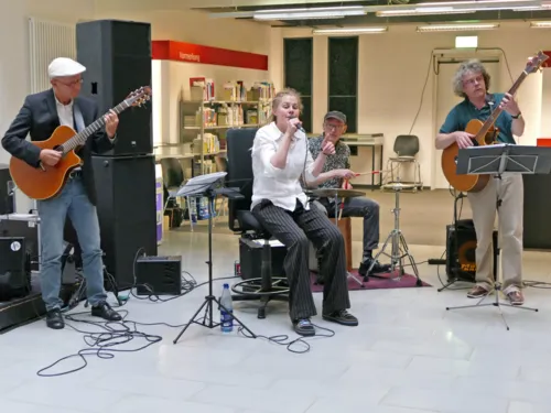 &bdquo;Le Canard Noir&ldquo; spielen in der Stadtbibliothek