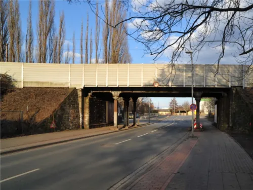 Eisenbahnbrücke Davenstedter Straße.